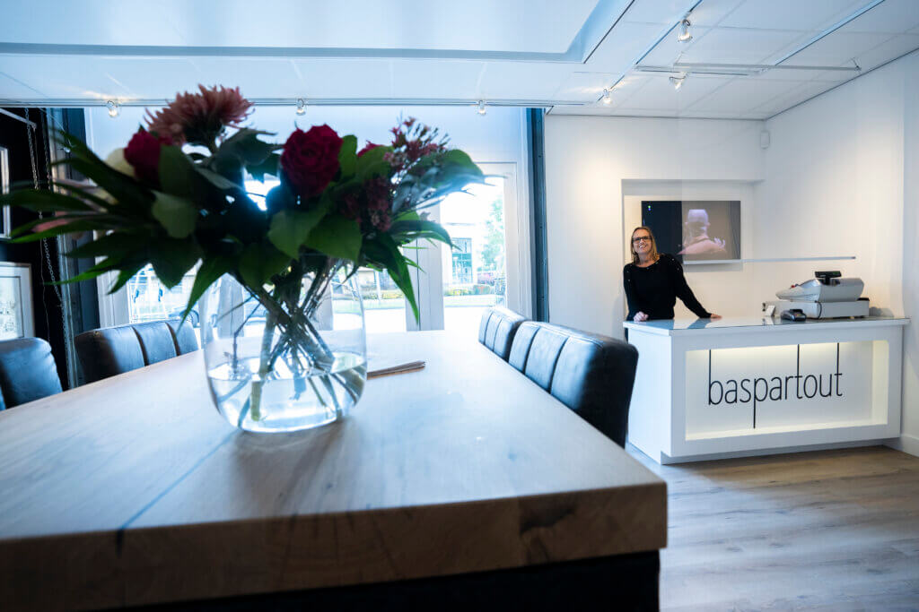 Ingelijst werk met gouden lijst